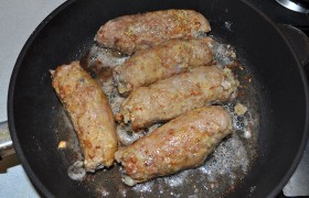 Быстрая обжарка на сильном огне сохранит сочность мяса.