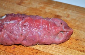 и обвязываем крепкими нитками. Можно заколоть деревянными зубочистками – но не очень удобно.