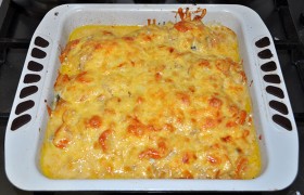 Готовую горбушу вынимаем, запечатываем форму фольгой и даем рыбке дойти 12-15 минут.