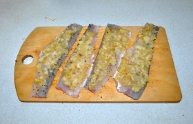 выкладываем на каждое слой начинки.