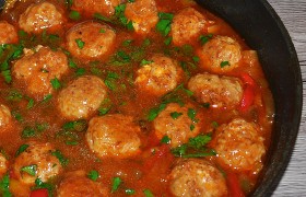 Фрикадельки из свинины с ананасом