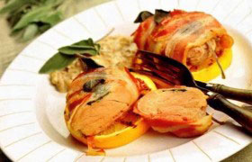 Медальоны из свинины в беконе