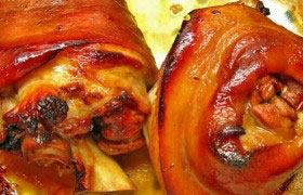 Рулька, запеченная с пивом