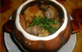 Куриные сердечки, запеченные в горшочках