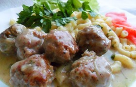 Тефтели с бархатистым соусом