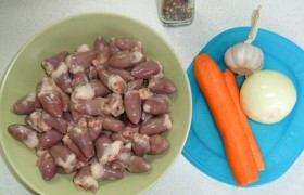 Тушеные куриные сердечки - фото №2