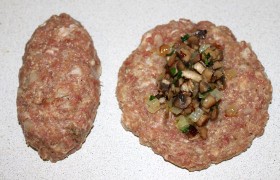 Мясные зразы с грибами - фото №5