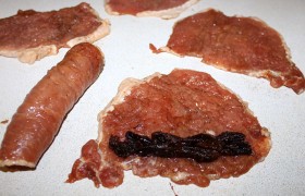 Свиные рулетики с черносливом - фото №4