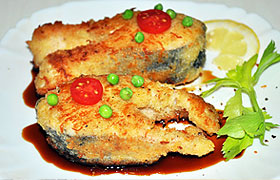 Горбуша, жаренная в сырной панировке
