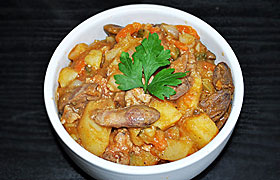 Тушеная картошка с куриными потрошками