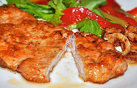 Отбивные из свинины в яично-томатном маринаде