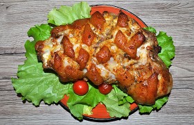 Свиная рулька маринованная и запеченная