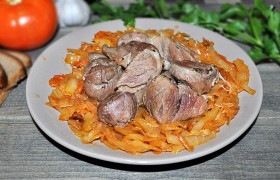 Рулька свиная тушеная