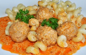 Мясные фрикадельки с сырной начинкой