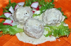 Фрикадельки в сливочно-сырном соусе