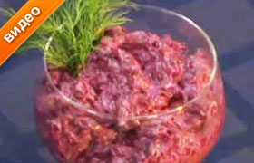 Салат из свёклы с черносмородиновым соусом